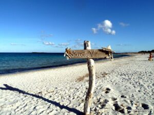 Agrustos, Strand