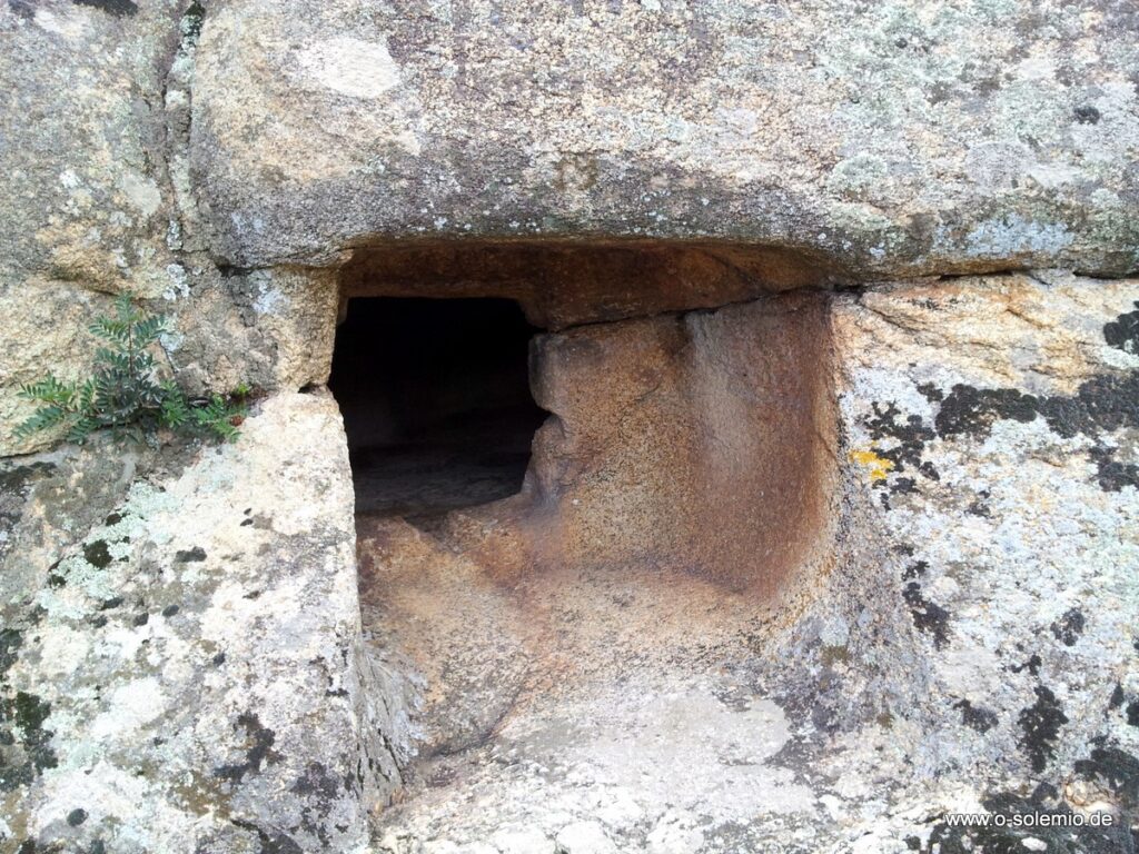 Domus de janas Fund'e monti, Lotzorai, Santa Maria Navarrese Fund'e monti, Lotzorai, Santa Maria Navarrese