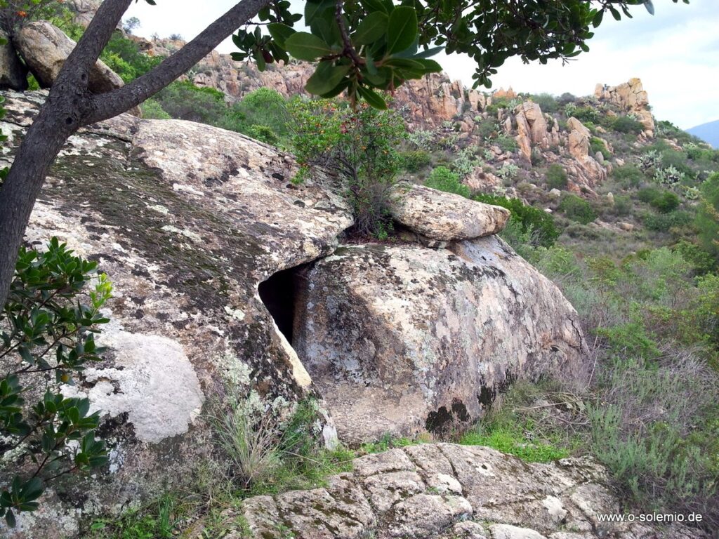 Domus de janas Fund'e monti, Lotzorai, Santa Maria Navarrese Domus de janas Fund'e monti, Lotzorai, Santa Maria Navarrese, Ogliastra