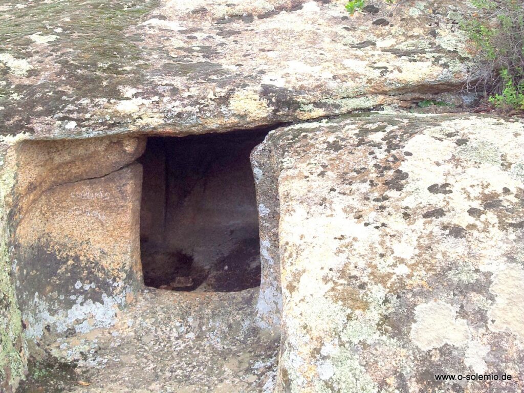 Domus de janas Fund'e monti, Lotzorai, Santa Maria Navarrese Feengrab