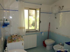 Waschmaschine, bidet und WC