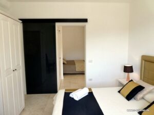 Wohnung 2, Villa Smeralda, 2 Schlafzimmer mit Doppelbett, mit Tür zu trennen