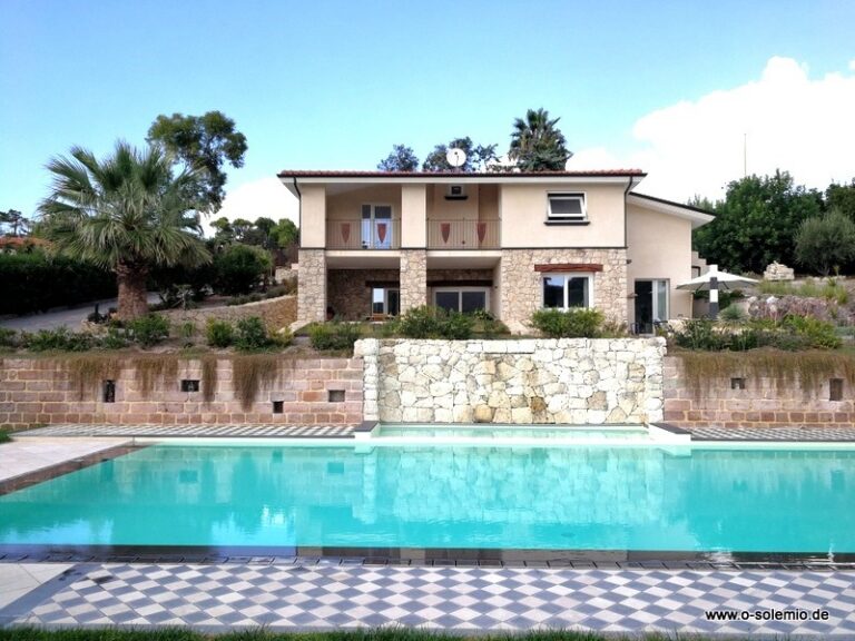Pool mit Meerblick