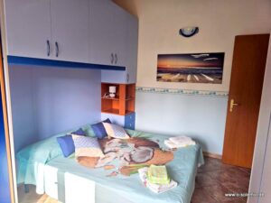 Carezza di Sole: Doppelzimmer mit blauer Wand
