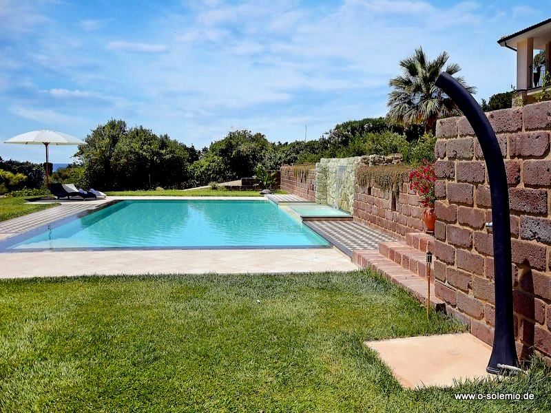 Außendusche am Pool mit Meerblick | O-Solemio