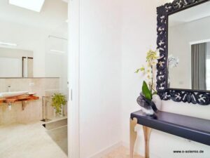 Bad in Villa Smeralda, mit kleinem Flur zum Wohnraum 1, Villa Smeralda