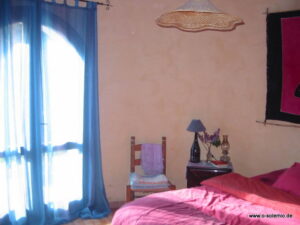Schlafzimmer mit Zugang zur Terrasse