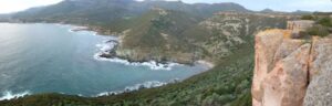 Steilküste von Sa Sea Abba mit Blick auf eine Bucht
