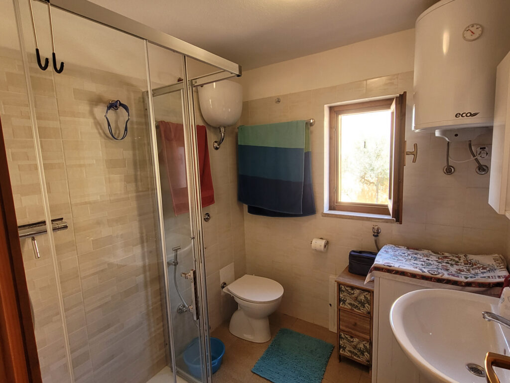 Großzügige neue Glasdusche in Aquamare Großzügige neue Glasdusche in Aquamare