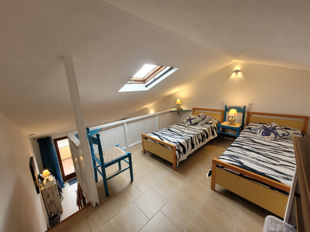 Aquamare, Das zweite Schlafzimmer oben auf dem Zwischendeck. Das zweite Schlafzimmer oben auf dem Zwischendeck.