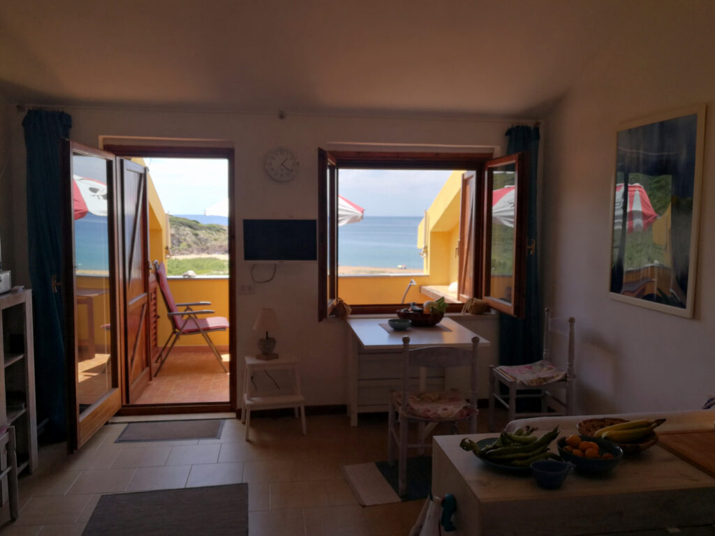 Blick aus dem Wohnraum auf dem Balkon von Aquamare Blick aus dem Wohnraum auf dem Balkon von Aquamare