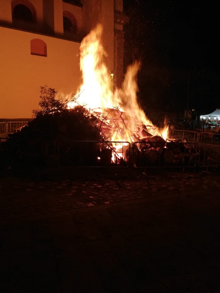 Sant'Antonio Feuer auf Sardinien