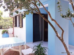 Terrassentür vor dem Schlafzimmer der Ferienwohnung Smeralda