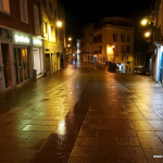 Im Regen bei Nacht in Cagliari