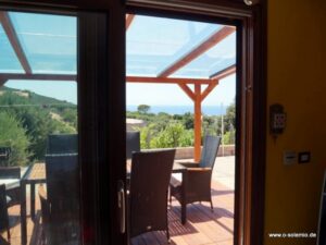 Blick auf die Terrasse, Azzurro Vista im Weinberg, Mare im EG