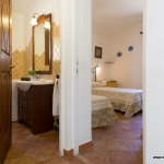 Casa Aglientina nahe San Pantaleo, Schlafzimmer zwei, Bad im Flur