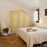 Casa Aglientina nahe San Pantaleo Schlafzimmer eins mit Doppelbett