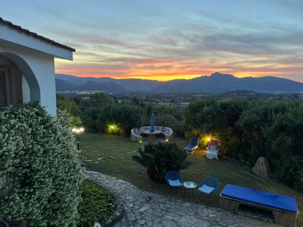 Abendhimmel über dem Garten, Sa Petra Ruja Abendhimmel über dem Garten, Sa Petra Ruja