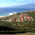 Villaggio am Ende von Porto Alabe