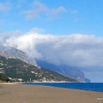 Berge und Meer, ganz nah beisammen