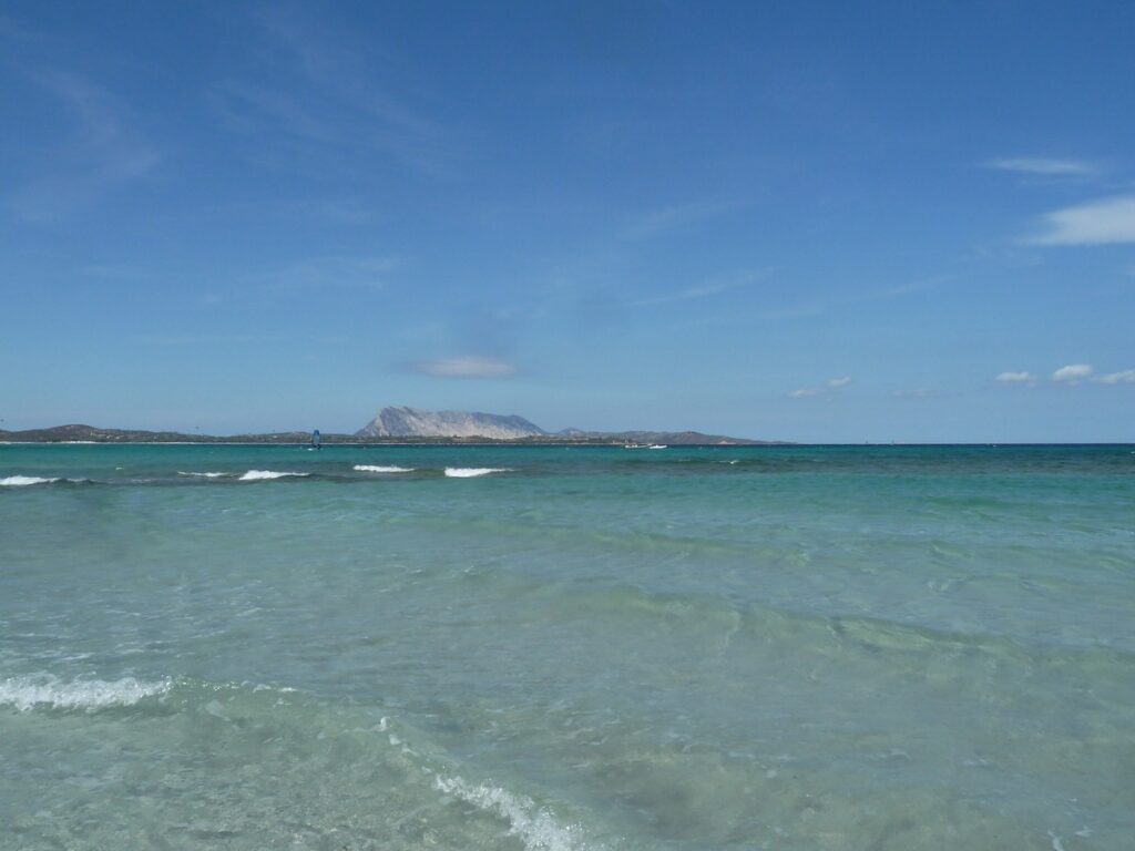 Strand "la Cinta" mit Isola tavolara Strand "la Cinta" mit Isola tavolara