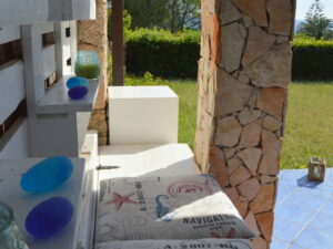 Gemütlich auf der Terrasse sitzen