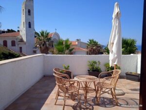 Entspannte Stunden auf der Terrasse mit Meerblick