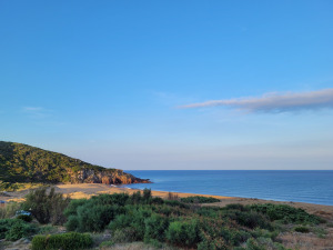 An einem Septembermorgen am Strand in Porto Alabe