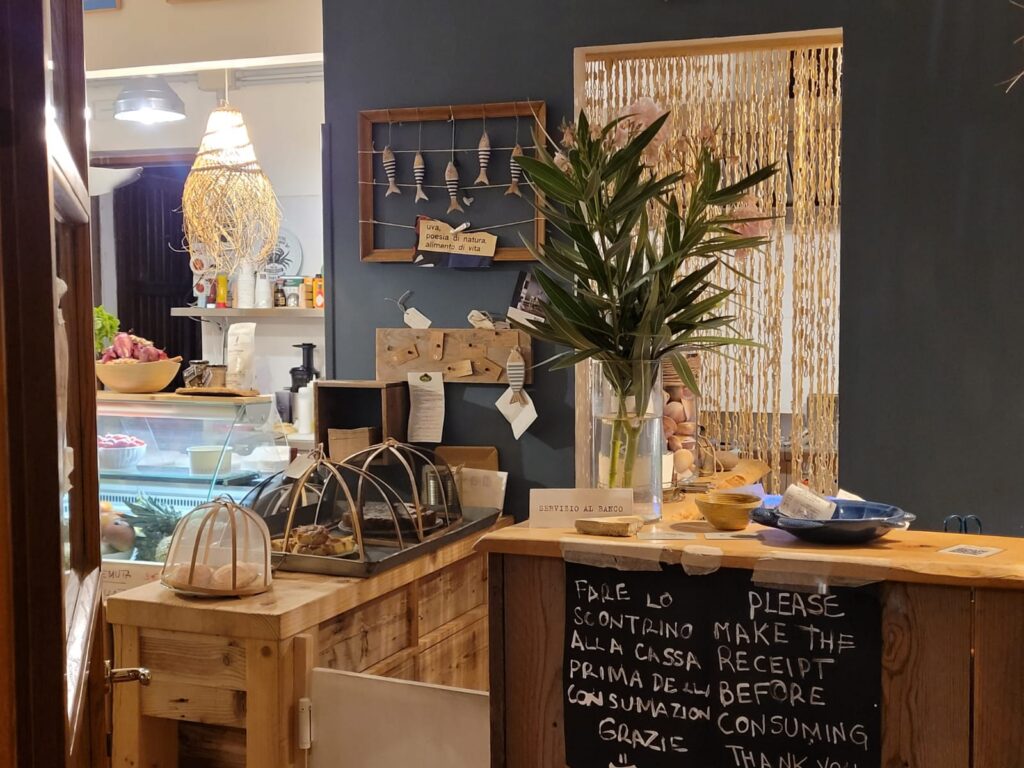 dal_lisca, Porto Alabe10 In der kl. Küche wird gebrutzelt und frittiert