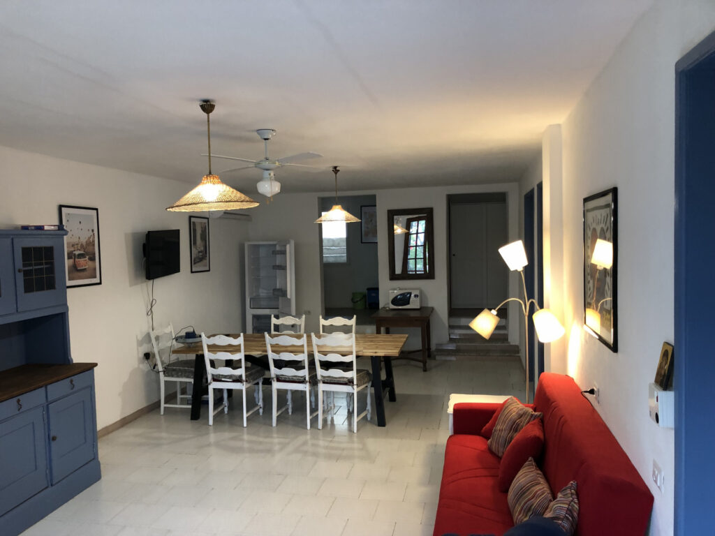 Blick in das geräumige Wohnzimmer Blick in das geräumige Wohnzimmer