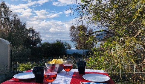 Traumhafter Frühstücksplatz mit Meerblick