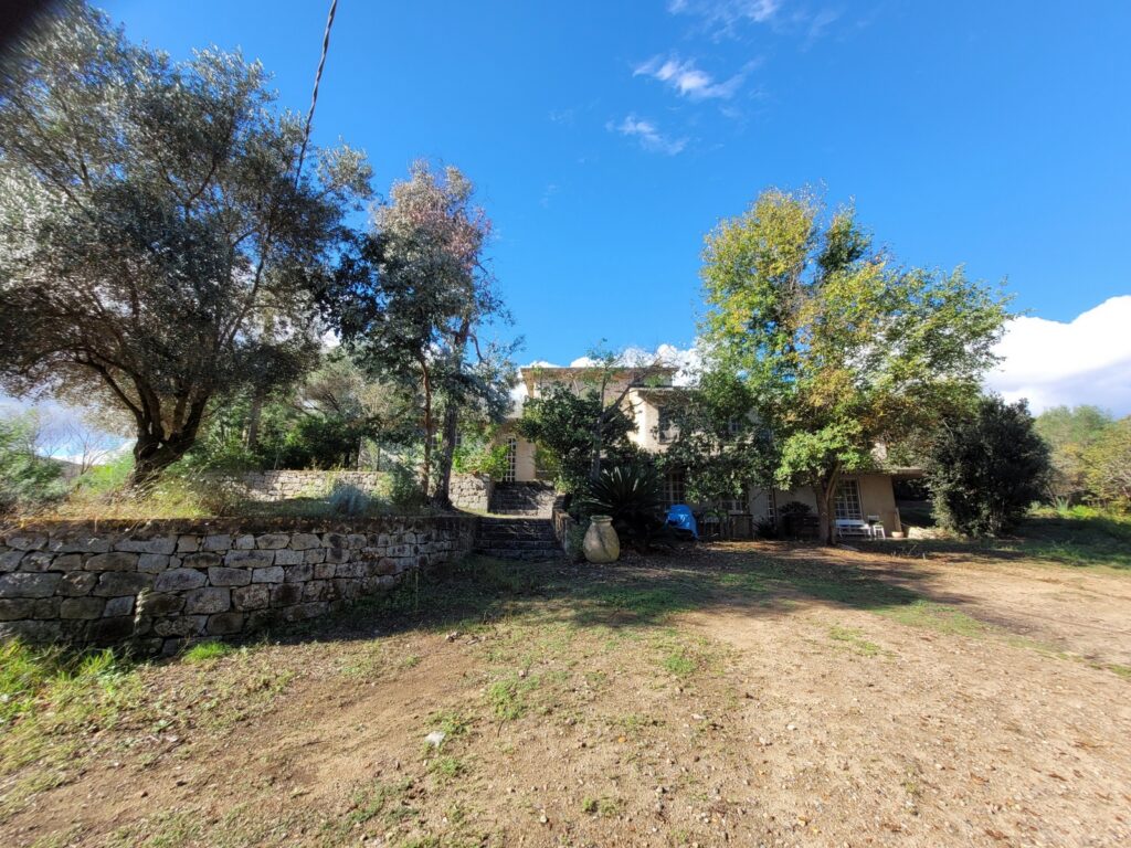Von-der-Einfahrt-Blick-auf-Villa Magico-051 Von-der-Einfahrt-Blick-auf-Villa Magico