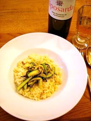 Fregola con Zucchini tiposarda Zucchini mit sardischer Pasta