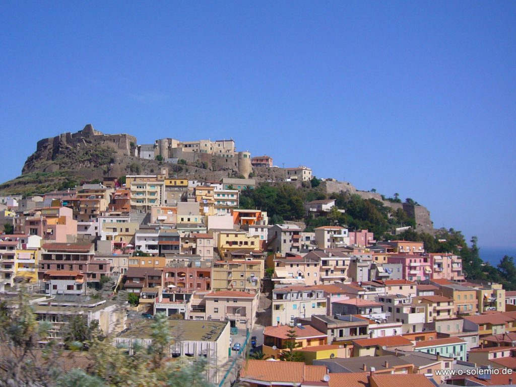 Castelsardo, die Burg auf dem Gipfel der Stadt ist unbedingt einen Besuch wert! Castelsardo, die Burg auf dem Gipfel der Stadt ist unbedingt einen Besuch wert!